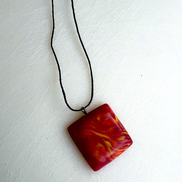 Red square pendant - Picture 2 of 2